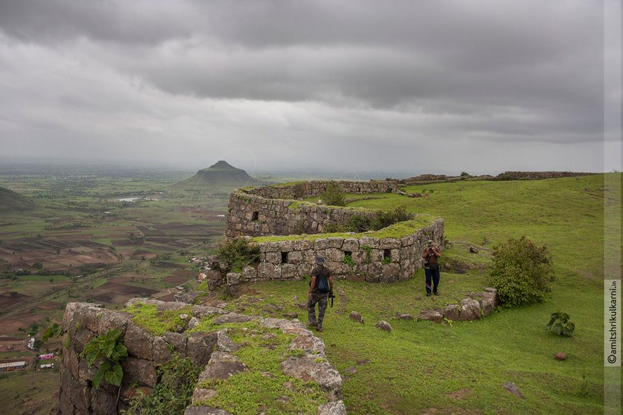 माणदेशीची दुर्गजोडी : वर्धनगड आणि महिमानगड