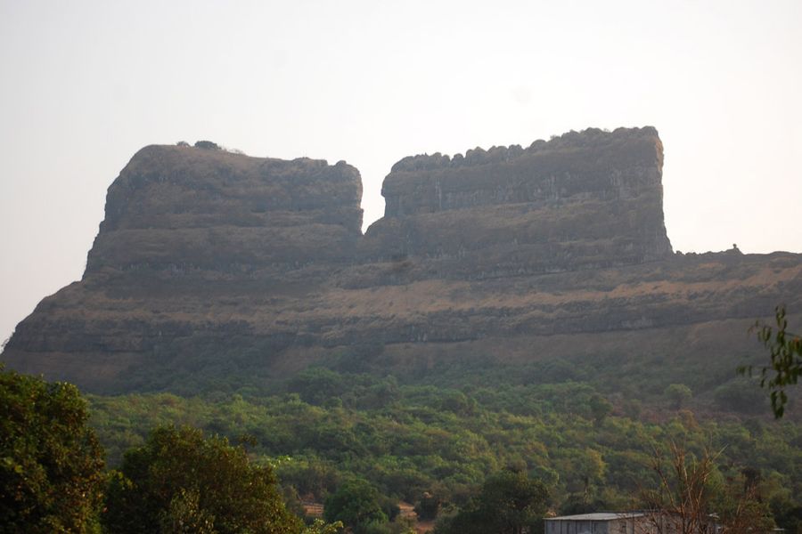 ठाणाळे लेणी - एक नाठाळ भटकंती